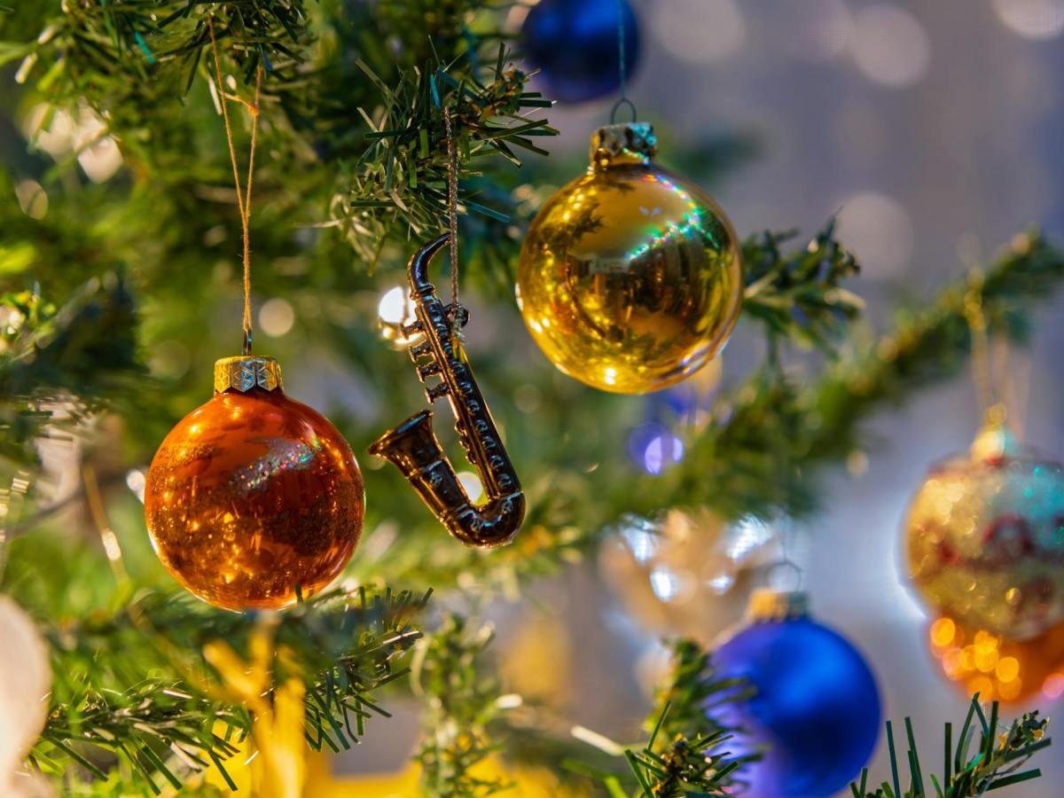 Navigating the festive period as a disabled AuDHDer (seriously, i’m so tired and will hibernate till&nbsp;January